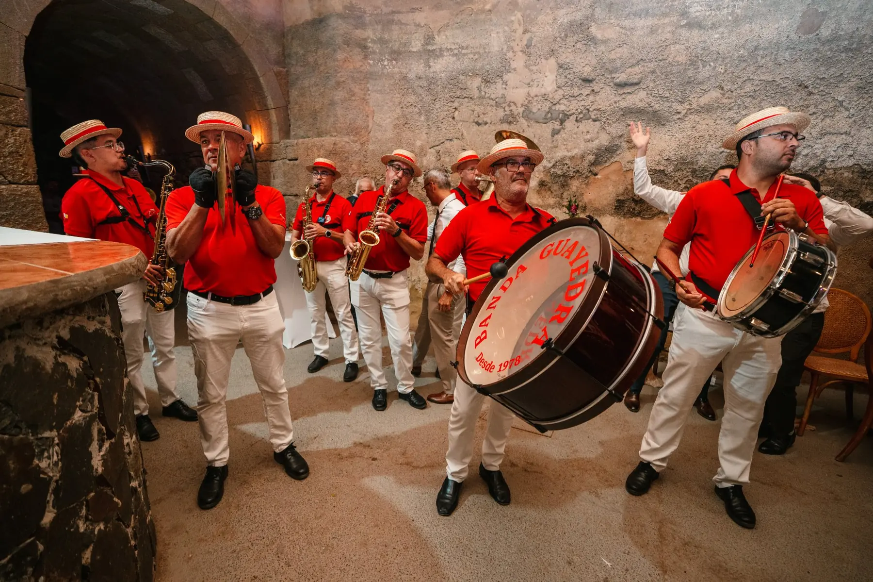 Banda Guayedra animando la fiesta de boda en la cueva de Hacienda de Anzo