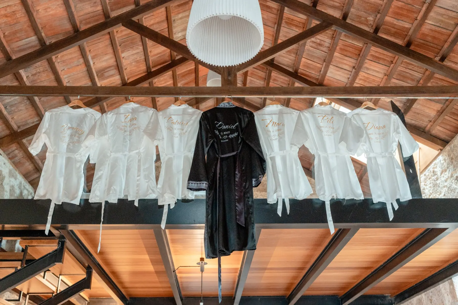 Batas personalizadas de los novios y damas de honor