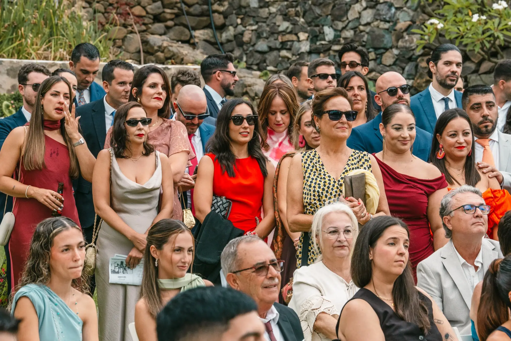 Invitados emocionados durante la ceremonia en Hacienda de Anzo